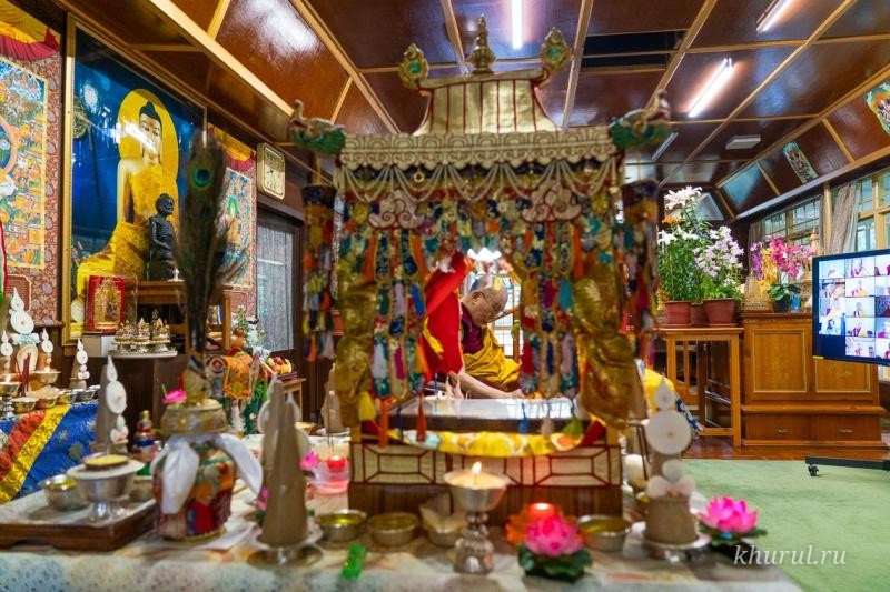 The Dalai Lama Granted the Avalokiteshvara Empowerment Online