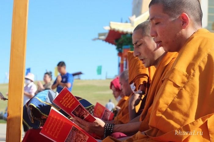 Neden Chakchod — Veneration of Buddha Shakyamuni and the 16 Arhats