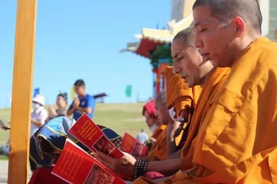 Neden Chakchod — Veneration of Buddha Shakyamuni and the 16 Arhats