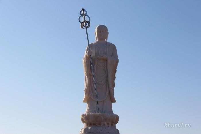 A statue of the bodhisattva Kshitigarbha was consecrated in the Yashkul district of Kalmykia