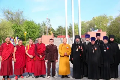 Members of the Interreligious Council of Kalmykia laid flowers at the “Eternal Flame” memorial