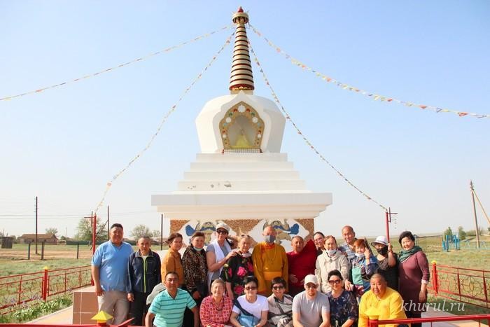 During his pilgrimage, Shajin Lama of Kalmykia visited the Maloderbetovsky and Arshan-Zelmensky khuruls