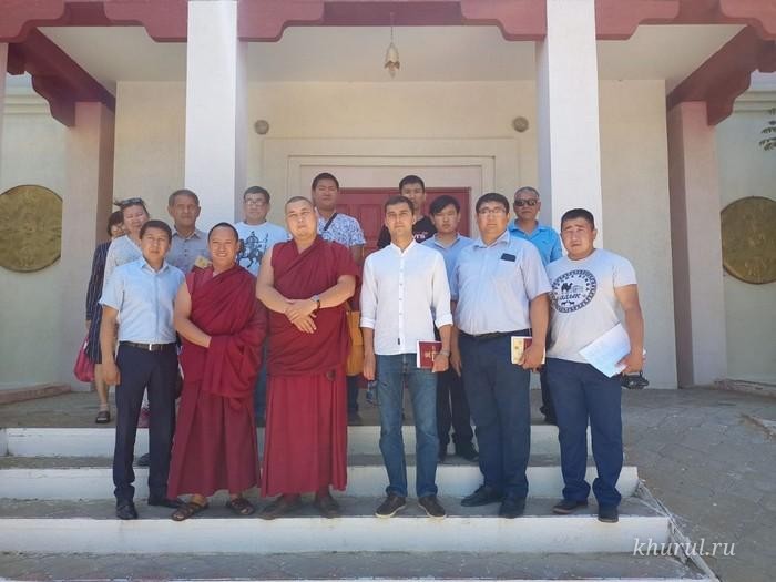 In the sacred month of Urs Sar, the “Öördin orna teñgrin sang” rite is performed in Kalmykia