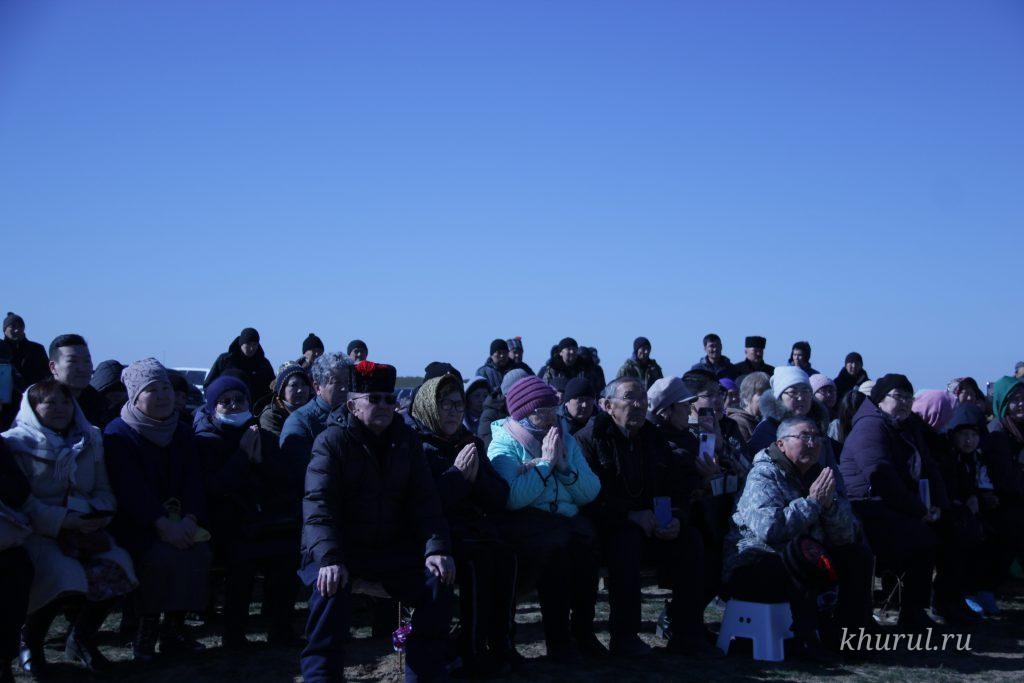 On March 7, in the Lagan district, at the cremation site of Khan Donduk-Dashi, monks of the Central Khurul of Kalmykia led by the Shajin Lama performed the ritual “Öördin orna tengrin sang” in the Kalmyk language.