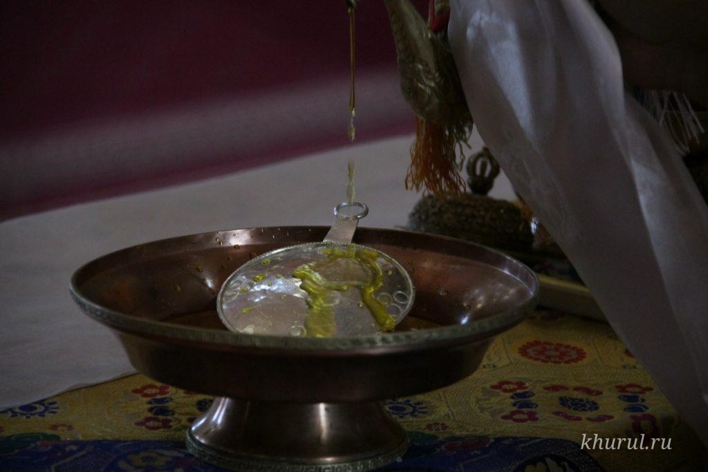 On March 9, at the Central Khurul of Kalmykia, the monks performed the ritual “Shütänä uhal, hazr-orna uhal” (Tentru yultru).