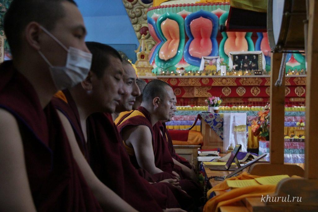 On March 9, at the Central Khurul of Kalmykia, the monks performed the ritual “Shütänä uhal, hazr-orna uhal” (Tentru yultru).