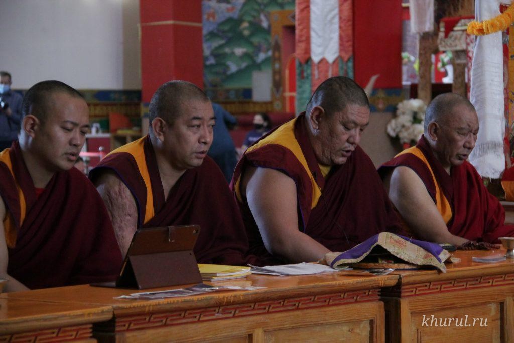 On March 9, at the Central Khurul of Kalmykia, the monks performed the ritual “Shütänä uhal, hazr-orna uhal” (Tentru yultru).
