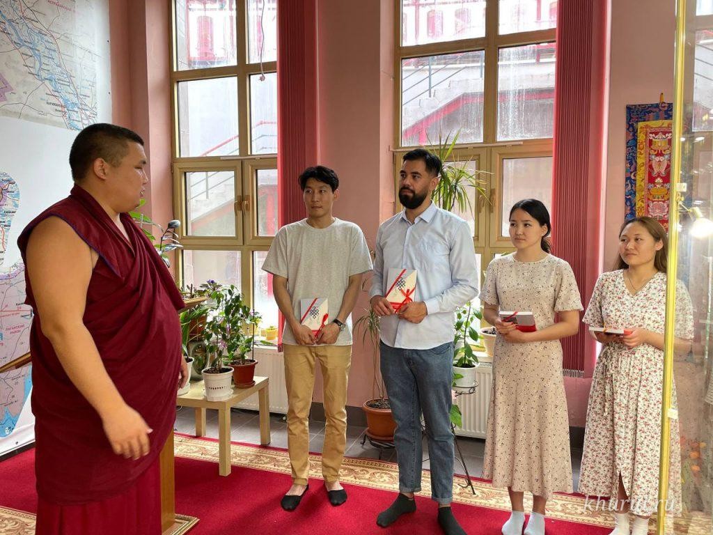 Volunteers: From Freshmen to Confident Tour Guides