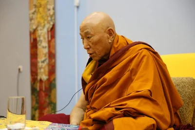 Yeshe Lodoy Rinpoche bestowed a commentary on the practice of taking Refuge and generating bodhichitta