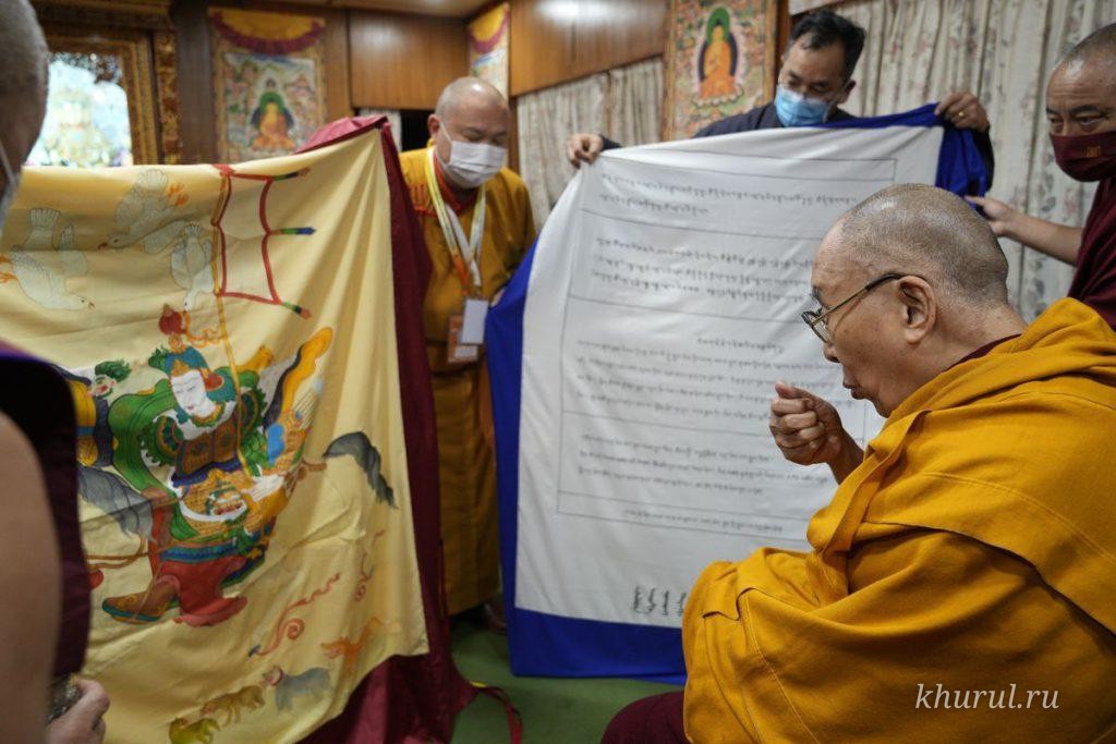 THE DALAI LAMA CONSECRATES THE RECREATED BANNERS OF OUR ANCESTORS