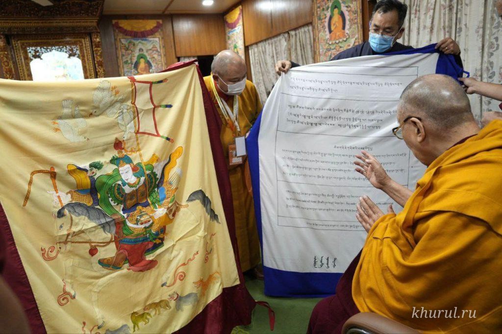 THE DALAI LAMA CONSECRATES THE RECREATED BANNERS OF OUR ANCESTORS