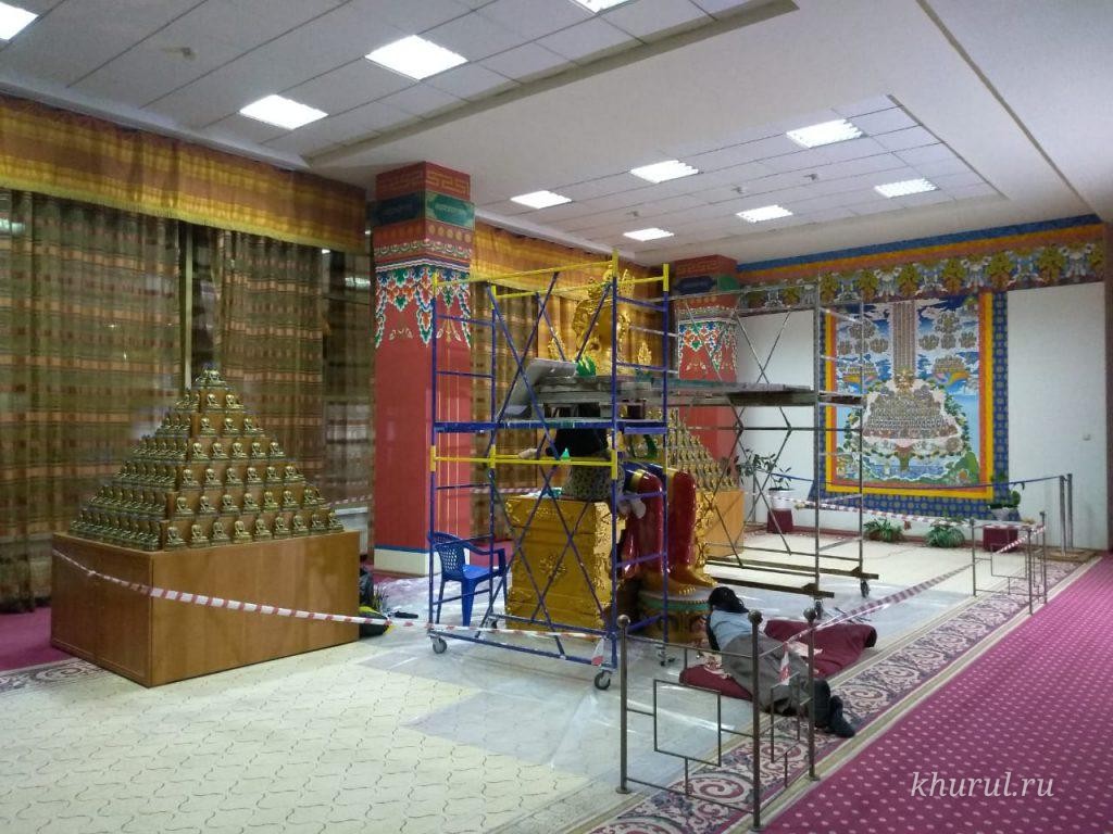Thangka Painter Tatyana Muzraeva Works on Painting the Statue of Maitreya