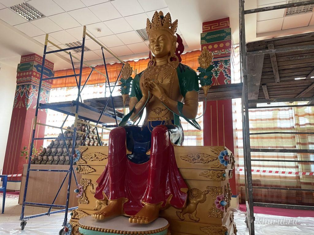 Thangka Painter Tatyana Muzraeva Works on Painting the Statue of Maitreya