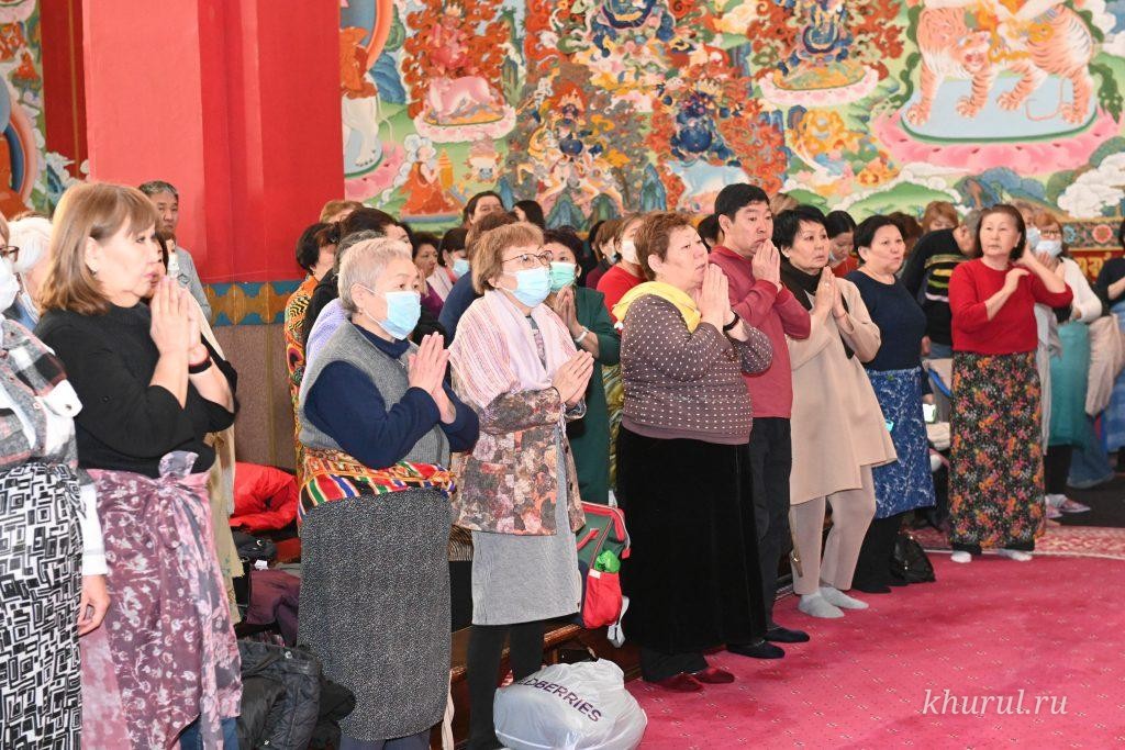 Offering prayers to all the Protectors of the Dharma