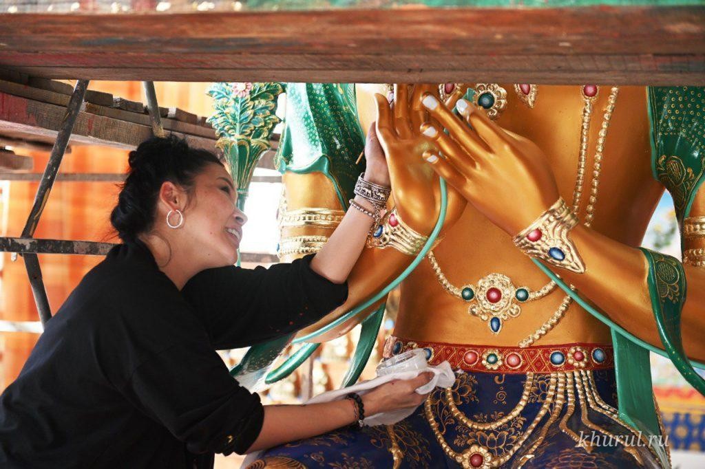 Work on painting the statue of Maitreya completed at the Central Khurul