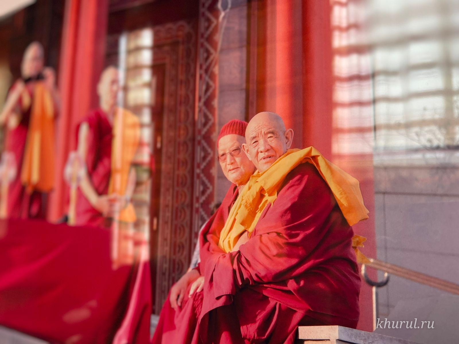 A photo exhibition dedicated to the memory of Geshe Lharampa Tenzin Dugda is being held at the Central Khurul