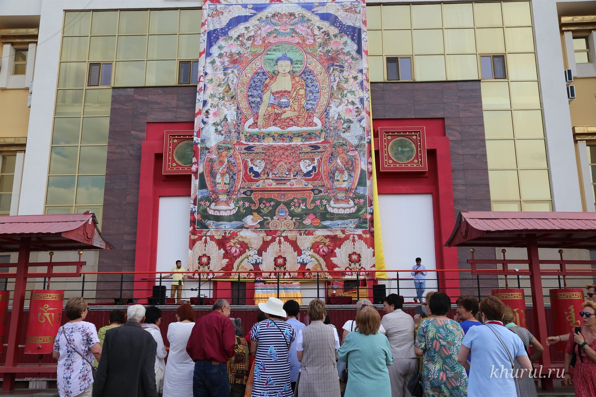 OM MUNI MUNI MAHA MUNIYE SVAHA