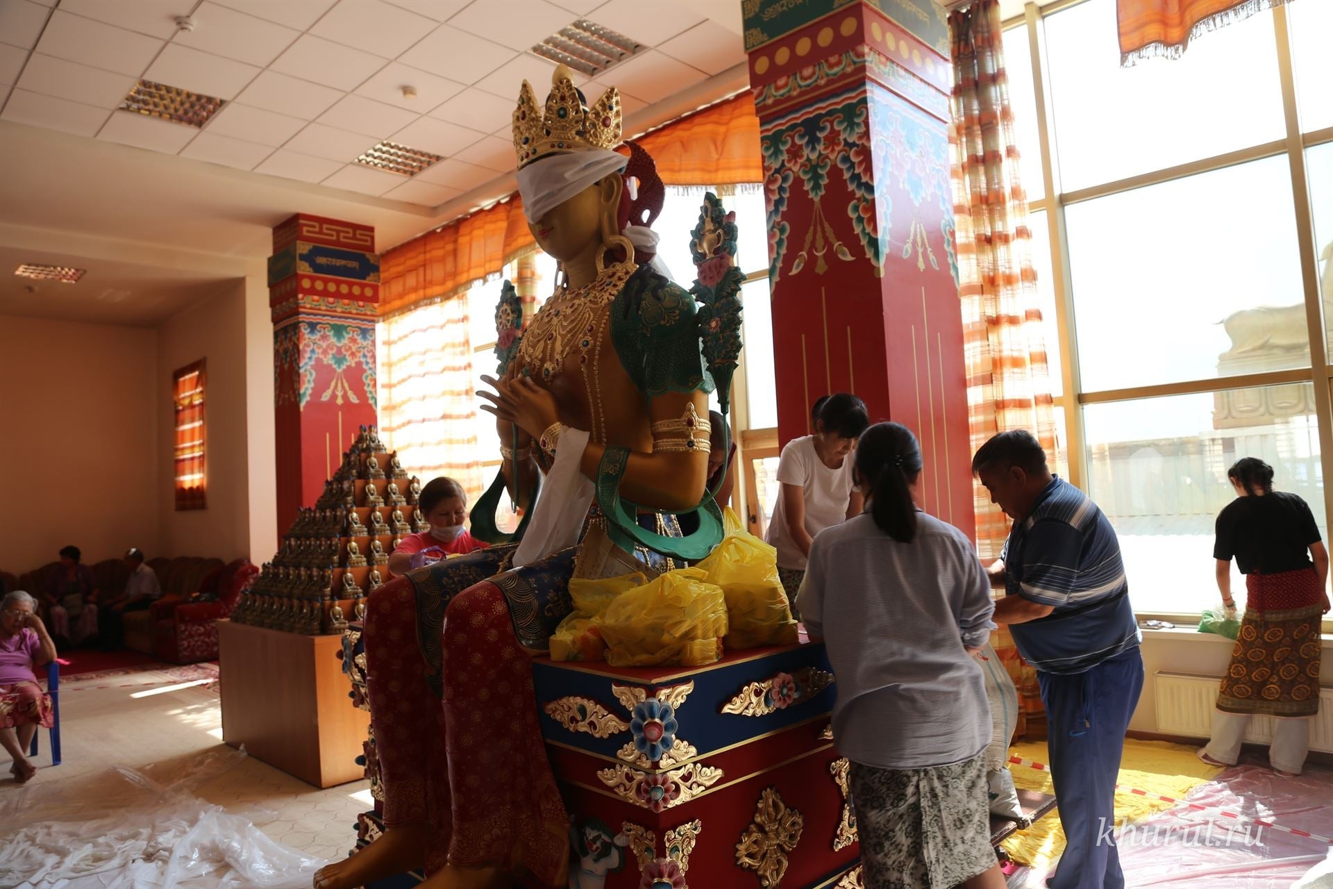 A ceremony of placing the sacred substances in the Maitreya statue was held at “The Golden Abode of Buddha Shakyamuni”