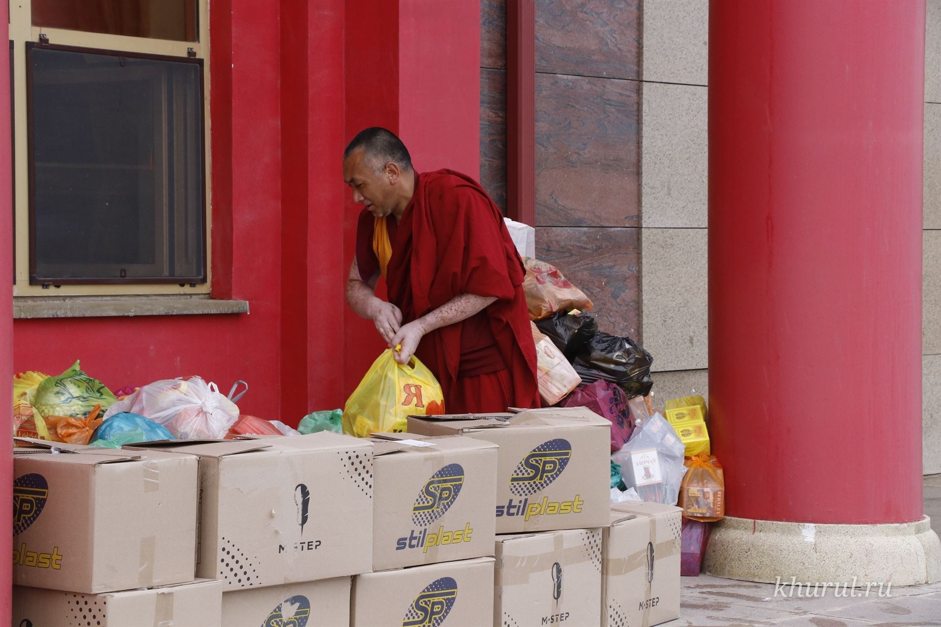 Humanitarian aid for the residents of the town of Antratsit, Luhansk People's Republic.