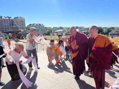 Geshe Lharampa Jigme Gyatso Bestowed a Blessing on the Faithful of Kalmykia