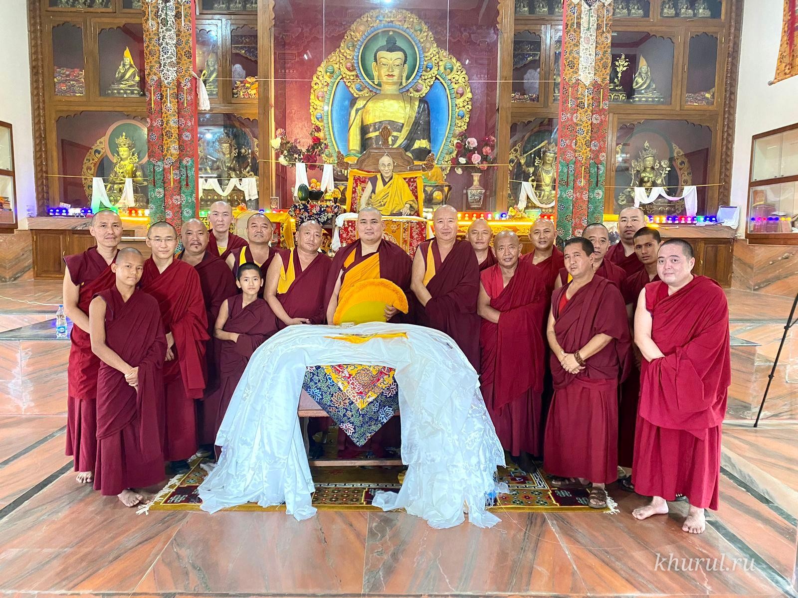 Yonten Gelung today defended the high title of Geshe at Drepung Gomang Monastery