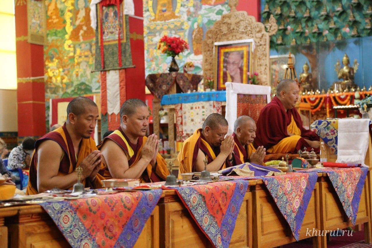 Photo report from the festive prayer service dedicated to the Day of Buddha Shakyamuni’s Descent from Tushita Heaven