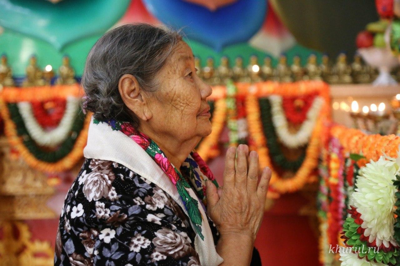 Photo report from the festive prayer service dedicated to the Day of Buddha Shakyamuni’s Descent from Tushita Heaven