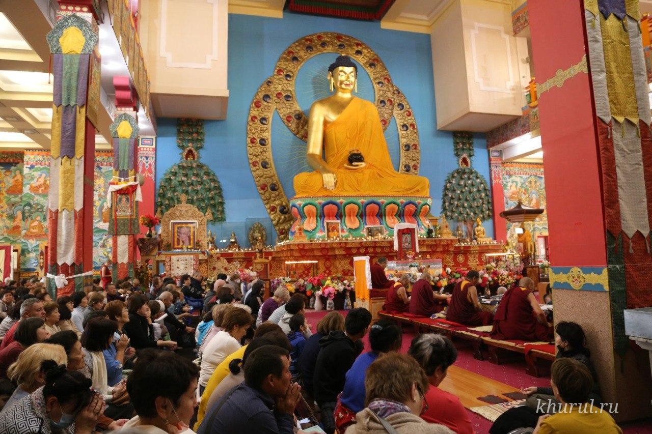 Today the faithful of Kalmykia offered their prayers to the Buddha of longevity - Amitayus