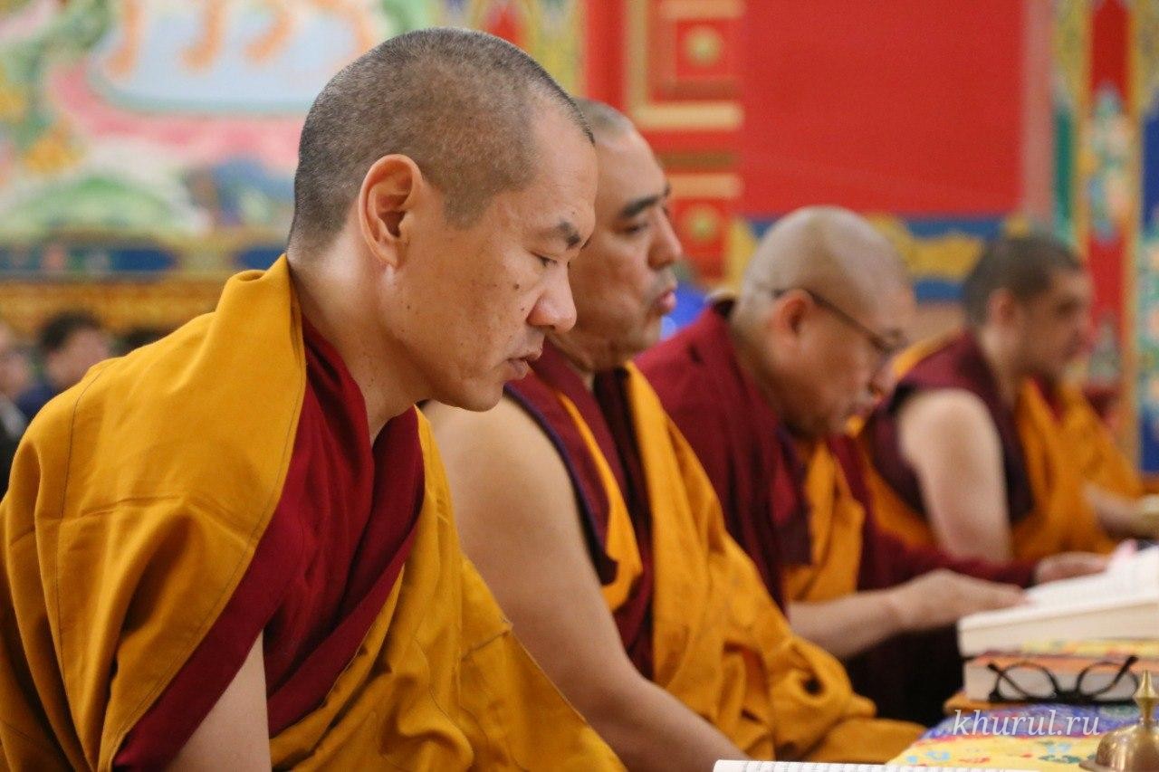 The first day of the Ik Yöräl (Monlam Chenmo) prayer assembly was held in Kalmykia today