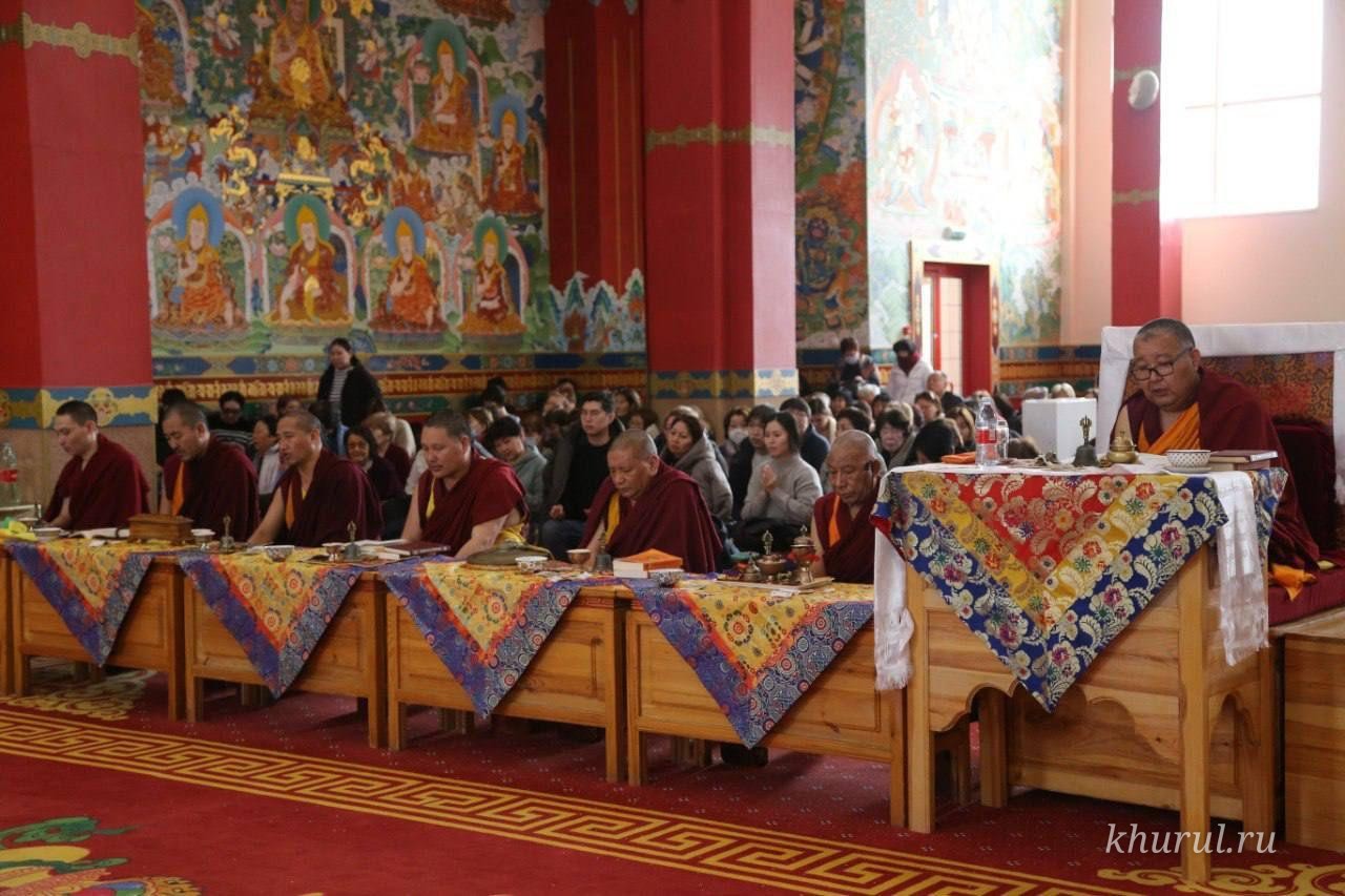Praising the Three Jewels. Ik Yöräl continues in Kalmykia