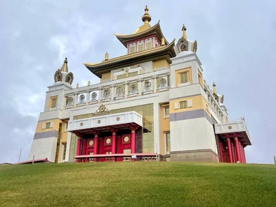 Entry to the Central Khurul building is from the west side