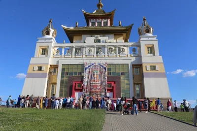 The Ritual of Consecrating and Washing the Thangka of Buddha Shakyamuni