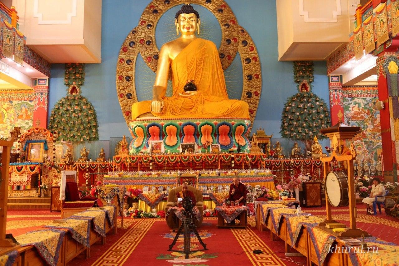 Taking the Refuge Vows… A Lecture by Geshe Lharampa Jagba Gyatso Was Held at “The Golden Abode of Buddha Shakyamuni”