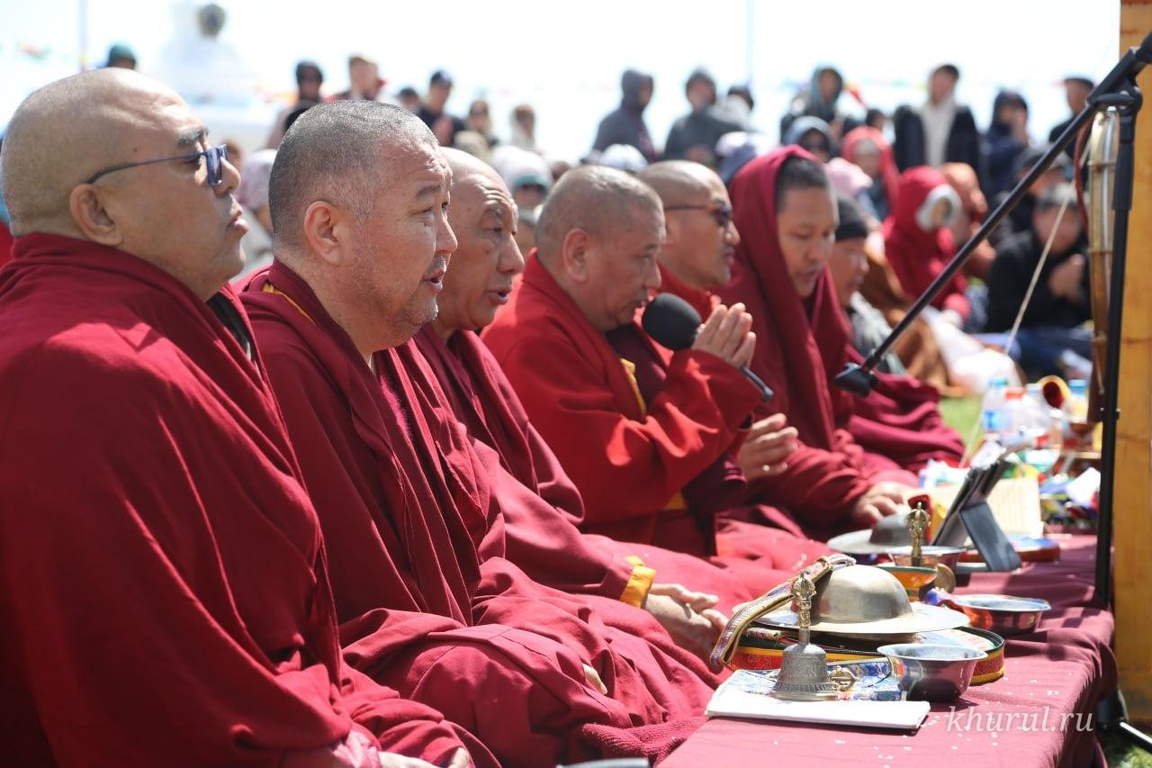 Today, the monks of the Central Khurul held the “Hazr Täklhn” rite at the Lonely Poplar.