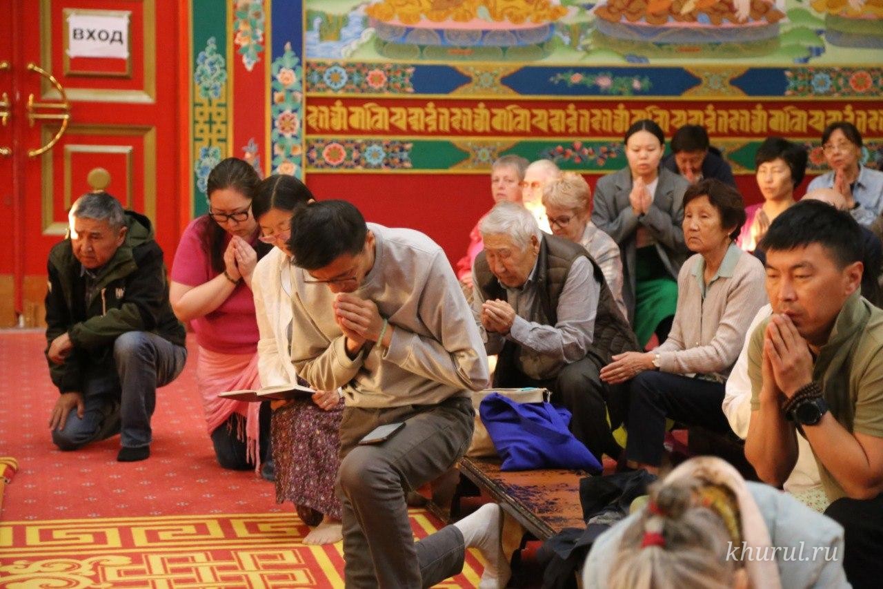 The Faithful of Kalmykia Took the One-Day Mahayana Vows