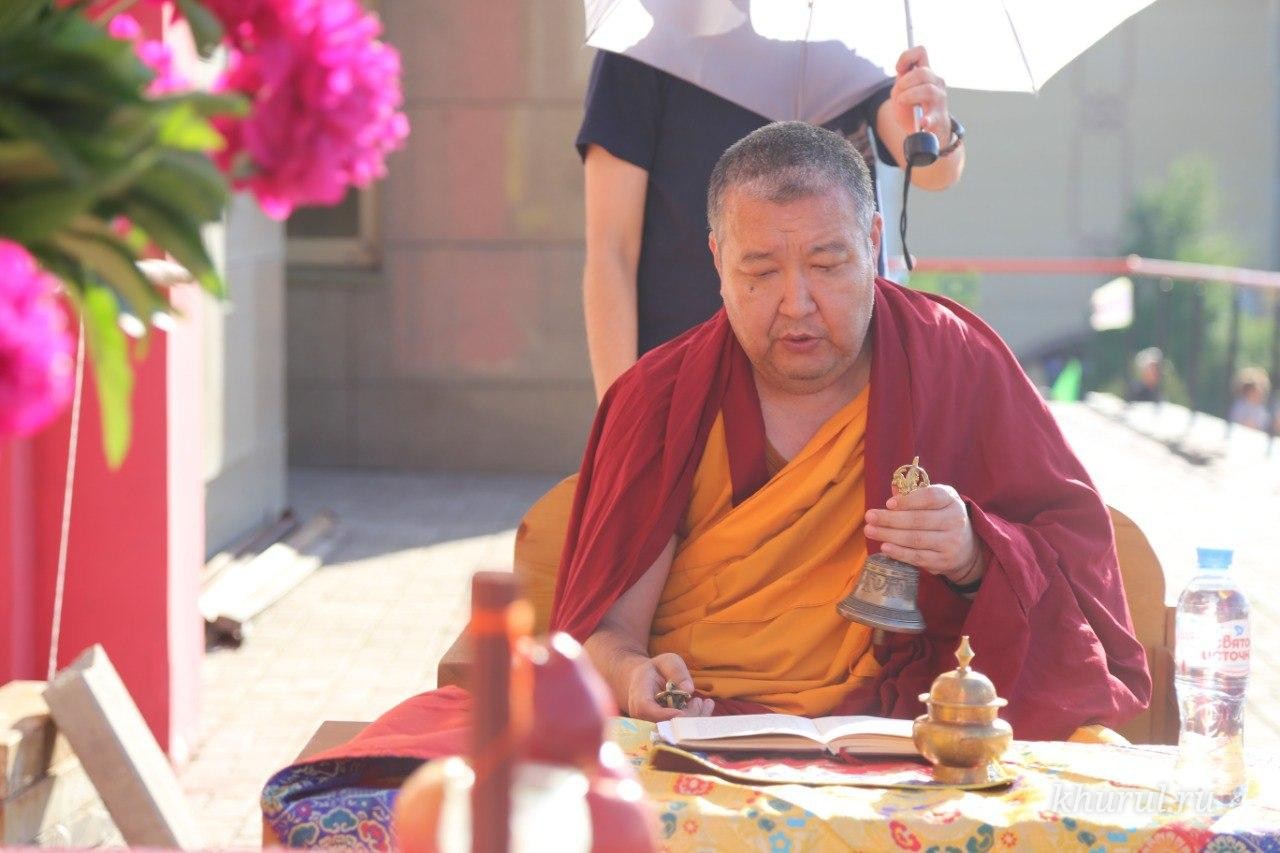 The Ritual of Consecrating and Washing the Thangka of Buddha Shakyamuni