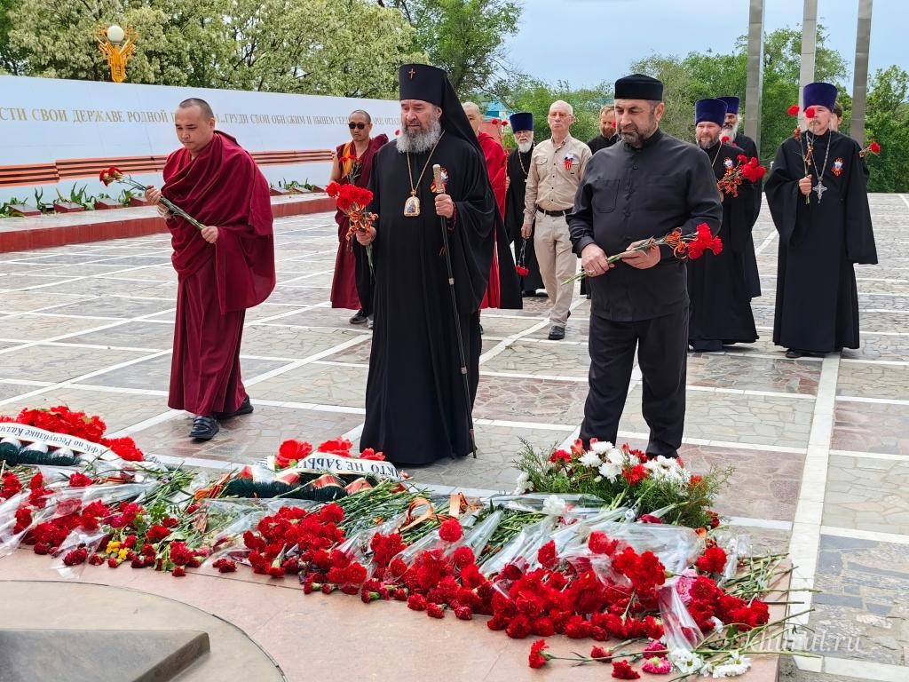 The Monastic Sangha of Kalmykia Congratulates Its Fellow Countrymen on Victory Day