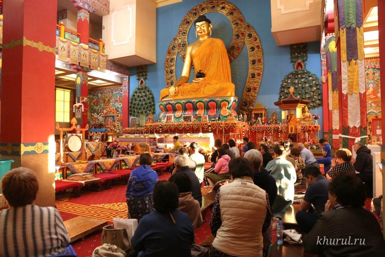 The Faithful of Kalmykia Took the One-Day Mahayana Vows