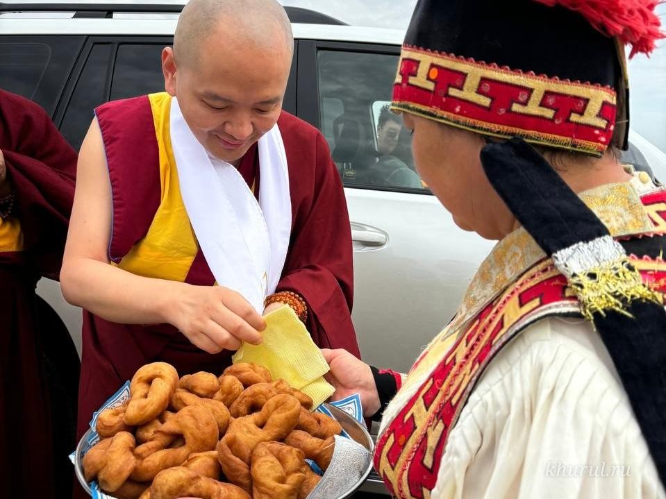 Kundeling Tatsak Rinpoche Visits Lagan District