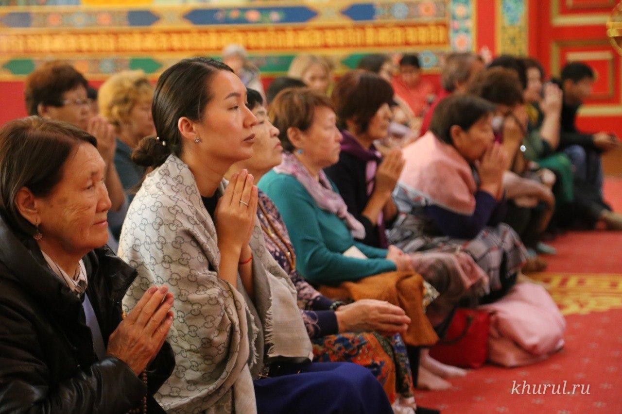 A Delegation from Drepung Gomang Begins Work on Building a Mandala