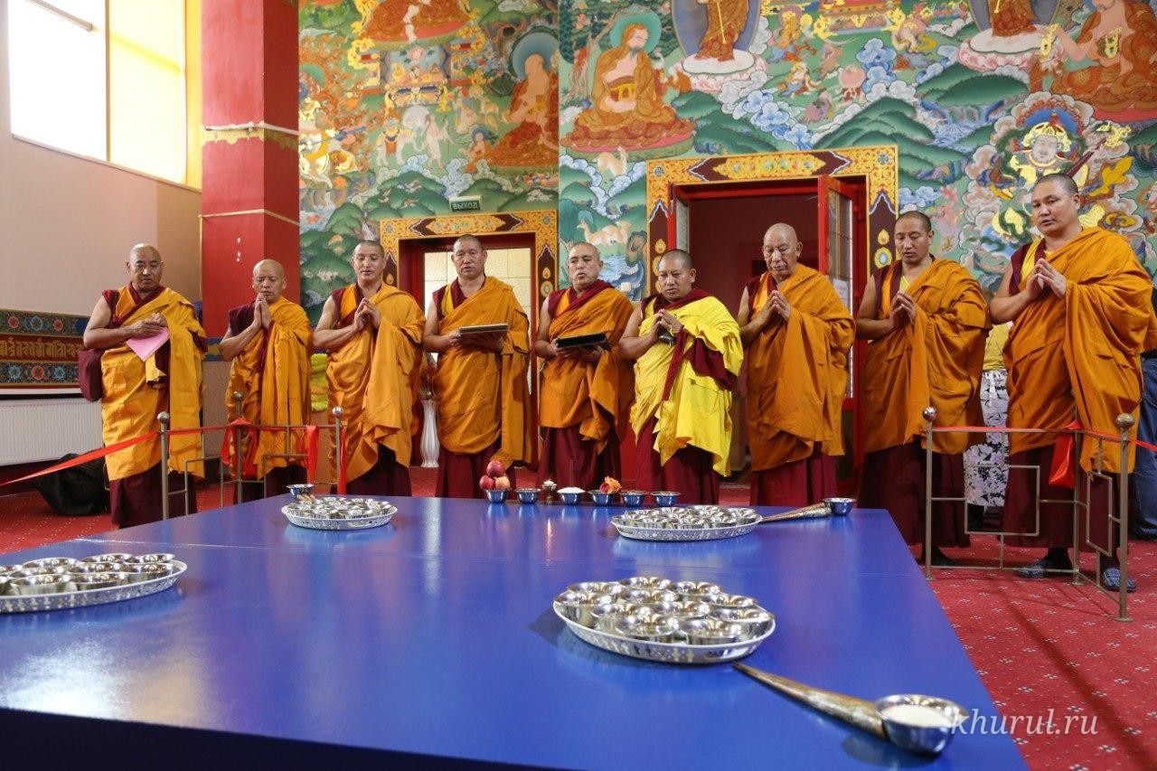 A Delegation from Drepung Gomang Begins Work on Building a Mandala