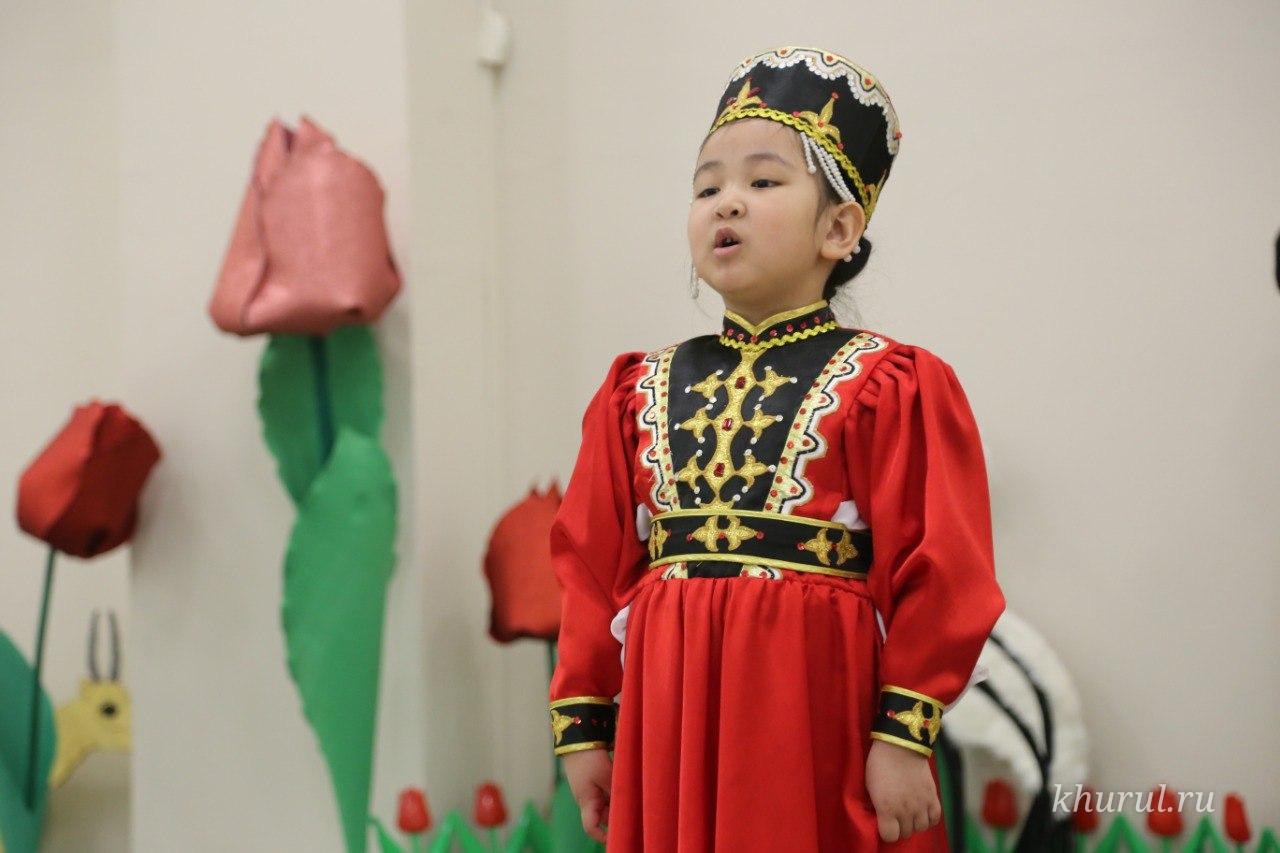 “Eezhin keln - enkr zoor.” The Central Khurul Sums Up the Children’s Contest