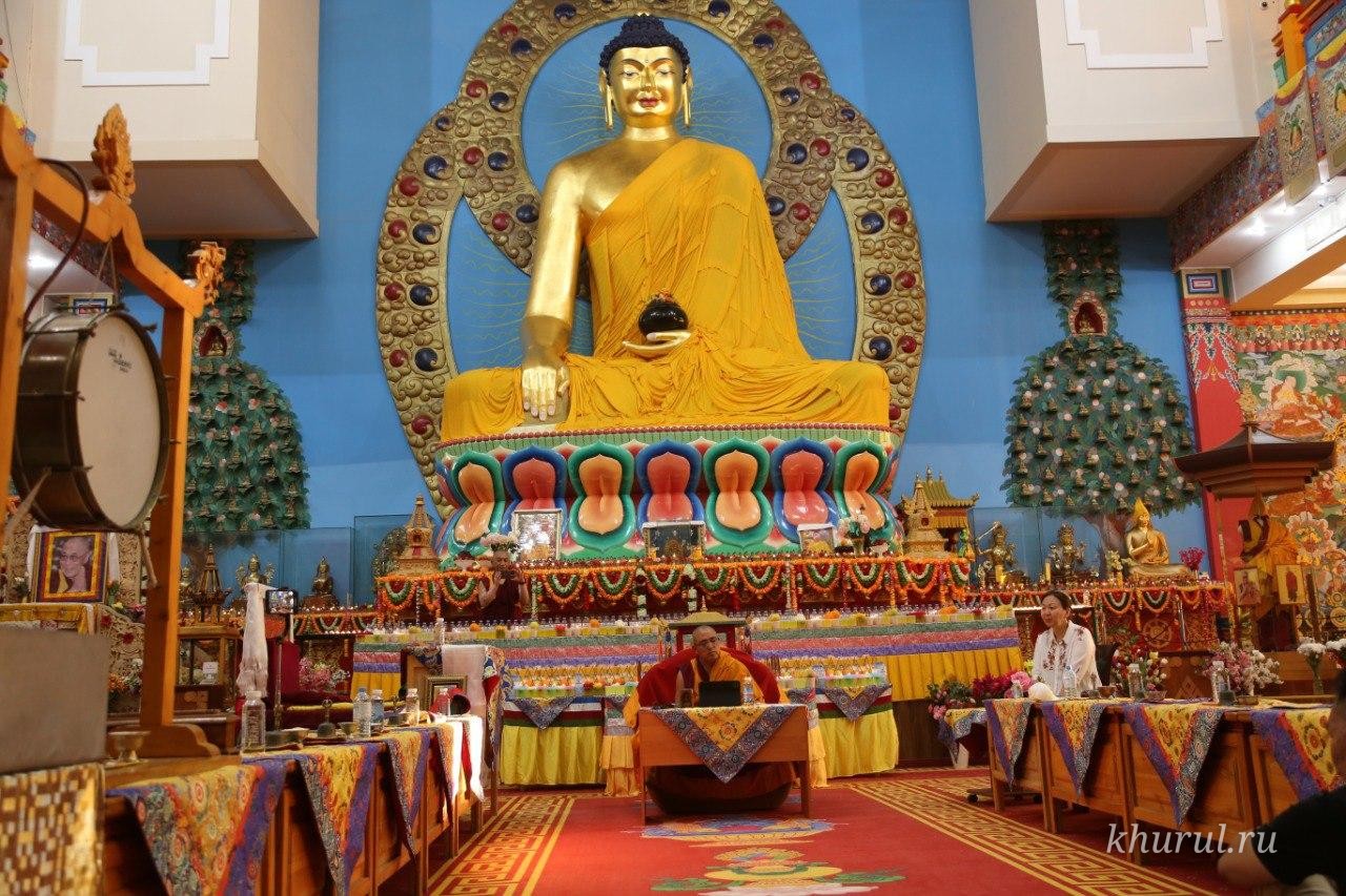 The believers of Kalmykia began the Buddha’s birthday by taking one-day Mahayana vows
