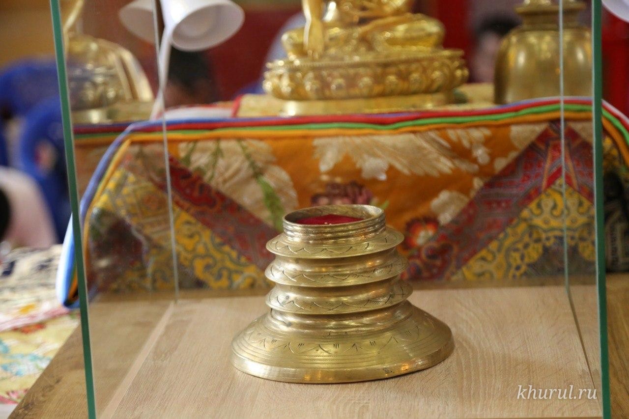 For boundless love, for help, for the chance to comprehend the bestowed Buddhist Teaching, we offer our prayers to the Teacher