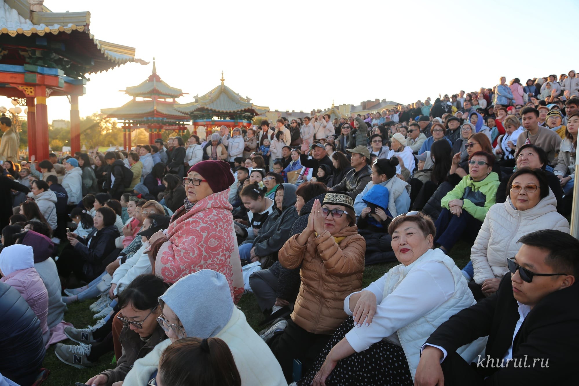 1000 Musicians Made a Creative Offering to the Three Jewels