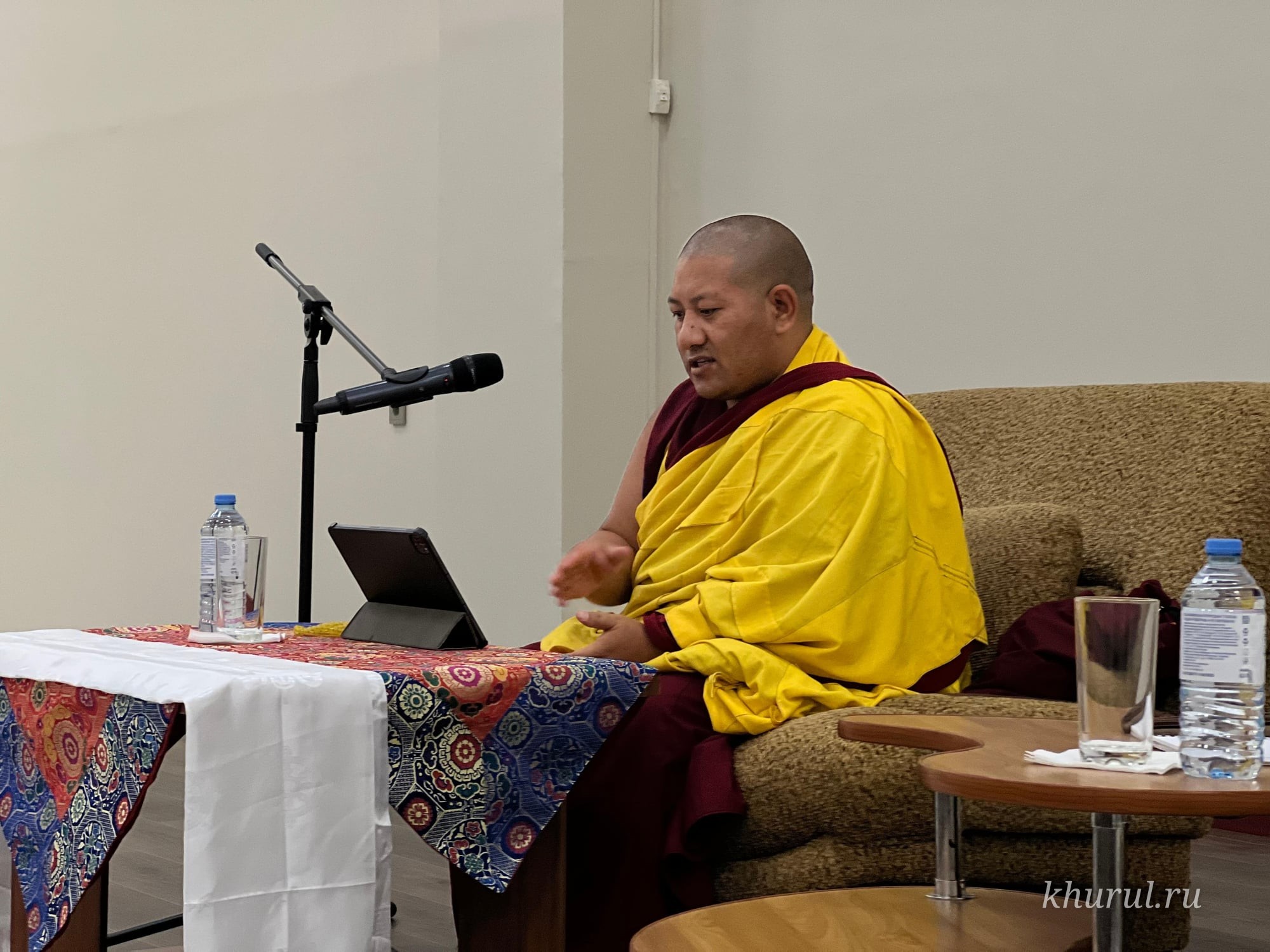 Lectures on Jamyang Shepa's text “The Precious Garland of Tenets” are underway at the Central Khurul.