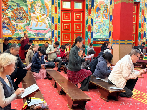 Believers began the Day of Buddha Shakyamuni's Birth, Enlightenment and passing into Mahaparinirvana by taking vows