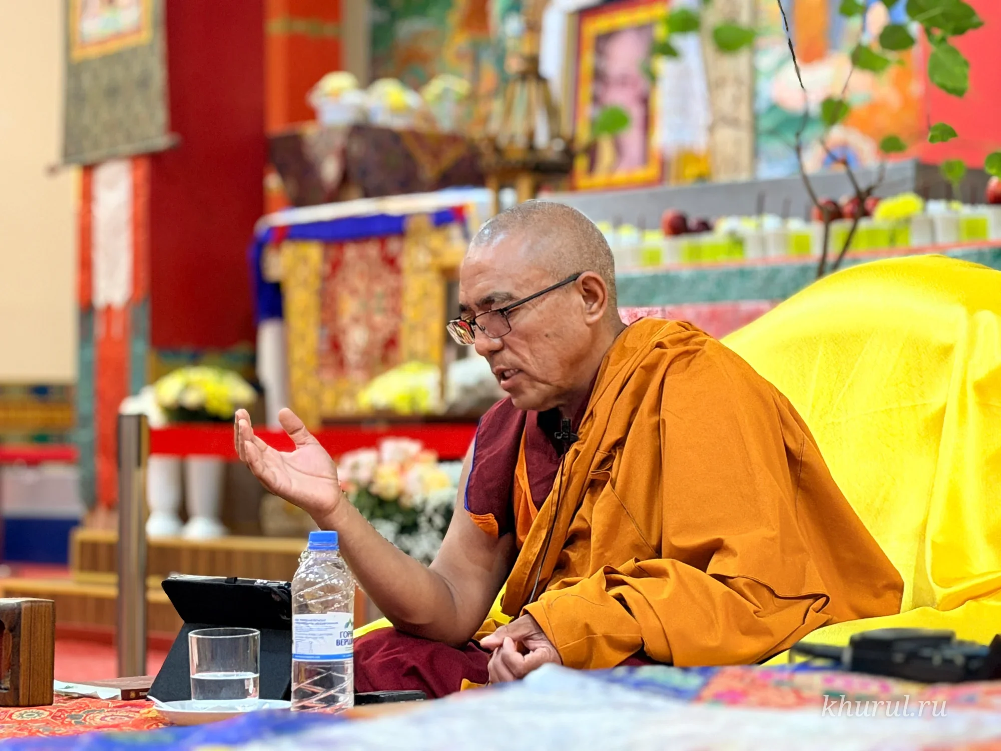 Believers began the Day of Buddha Shakyamuni's Birth, Enlightenment and passing into Mahaparinirvana by taking vows