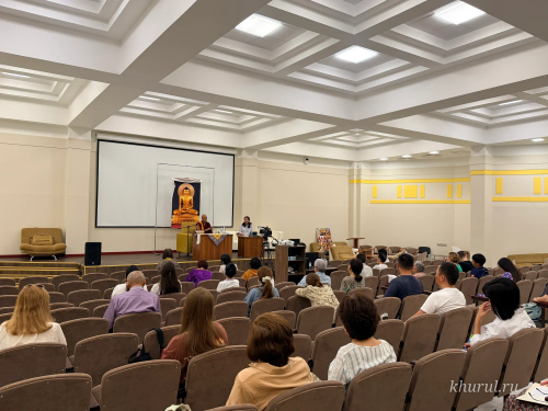 Lectures by the eminent Teacher — Geshe Lharampa Jagba Gyatso — have begun at the Central Khurul