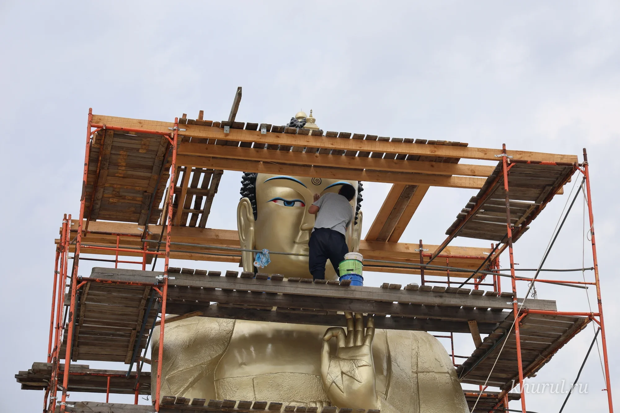 Work Continues on the Statue of Buddha Maitreya